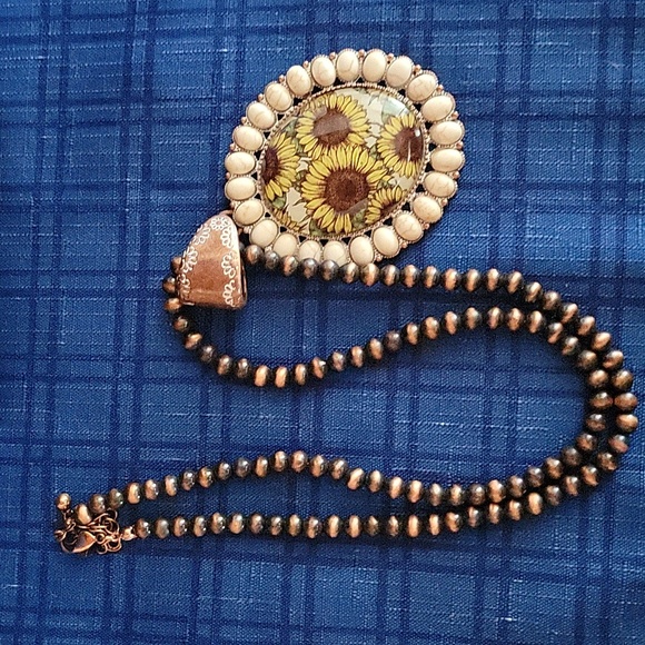 Sunflower necklace - Picture 5 of 5